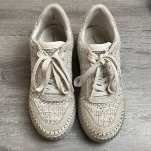 Universal Thread Beige Textured Sneakers